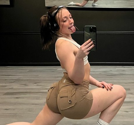 Delaney Short best model gallery