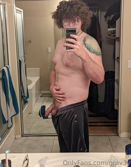 grav3y nude model photos