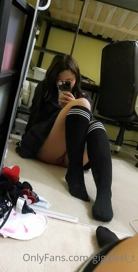 Its kiwi cosplay model top img