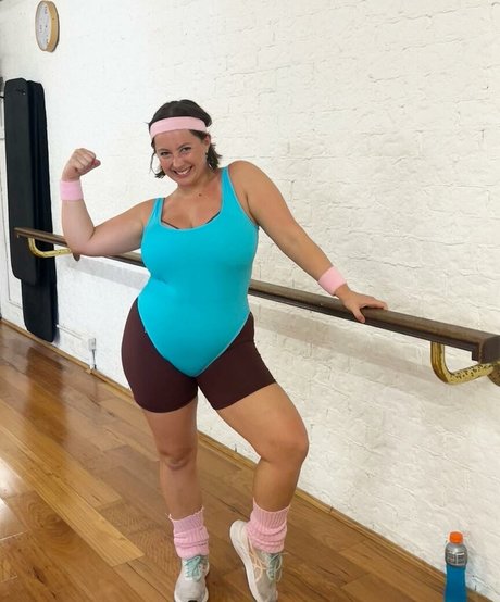 busty brunette onlyfans pretty archive