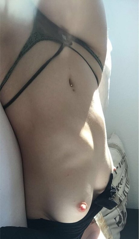 emis18now naked model archive