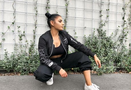 Jesy Lee model hot images
