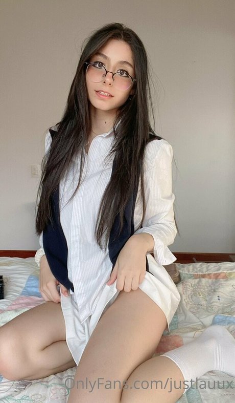 justleaax star pretty pics