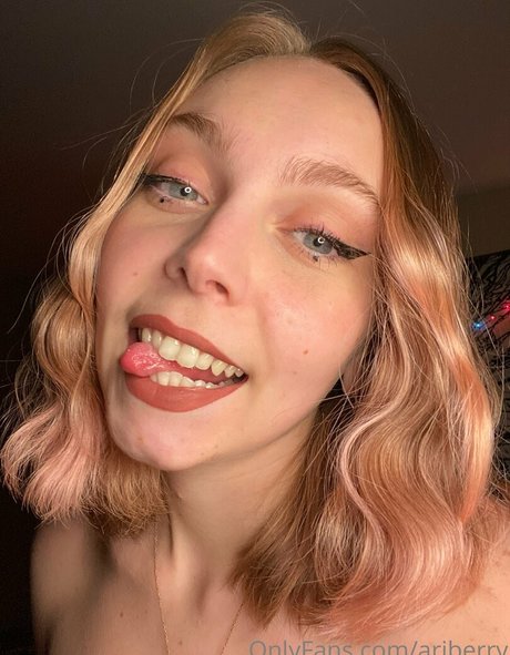 ariberry high quality pornstar image