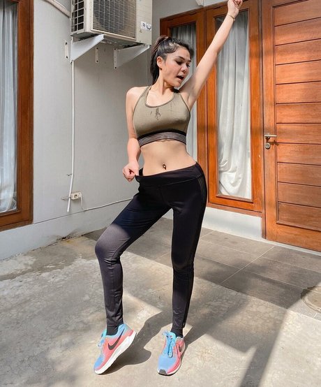 Djbutterfly36 pretty model photo