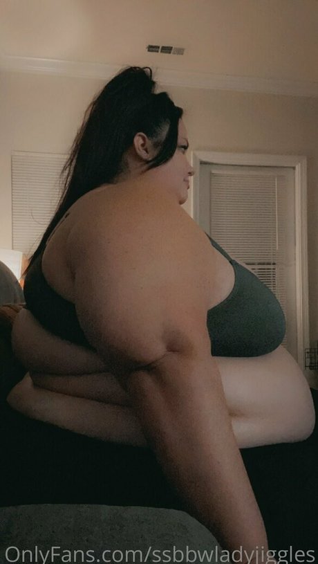 ssbbwladyjiggles adult model pictures