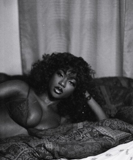 Yanjusofine star nude archive