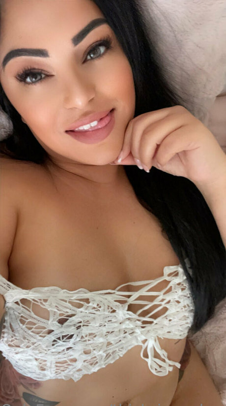 thick jennakumz nude pornstar picture