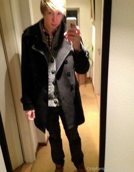 milf handjob onlyfans sexy image