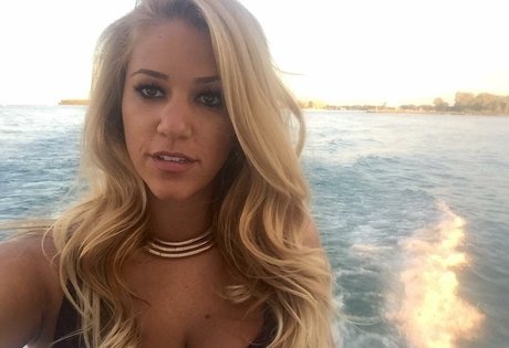 Nicolle A pretty star image