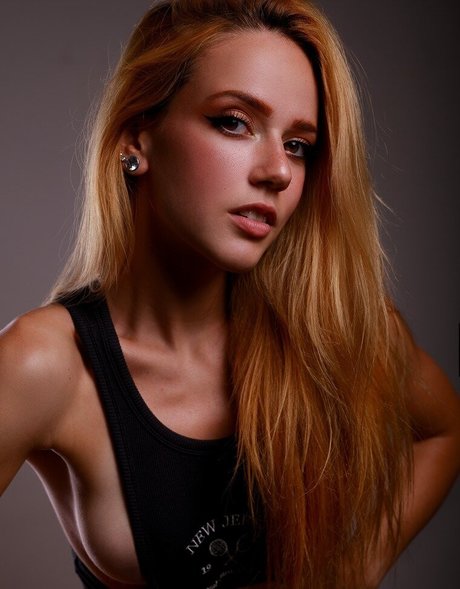 Ceciamix model pretty photos