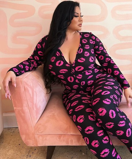 Mizuki Brown pornstar pretty img