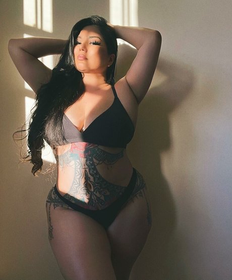 Mizuki Brown naked star images