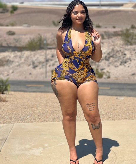 amberdyme pretty model pic