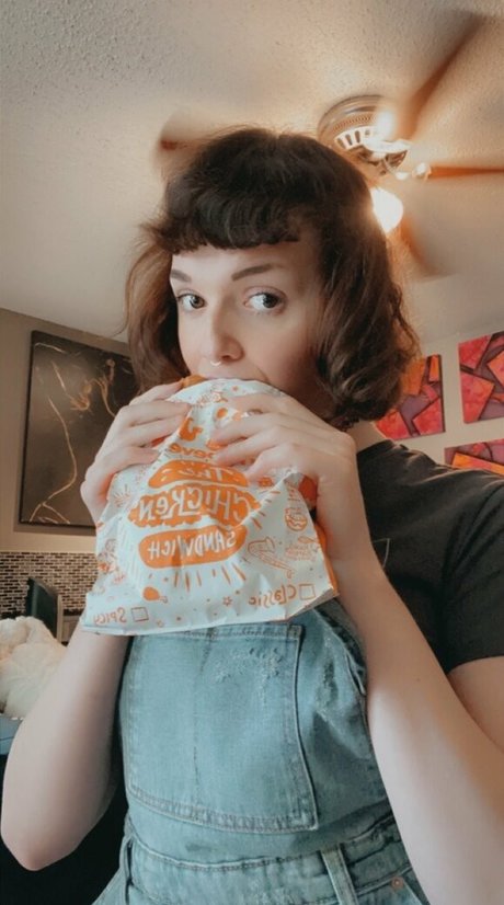 bigbellybenni profile image