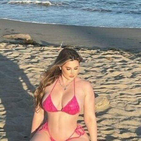 Queencaitertot sex model image