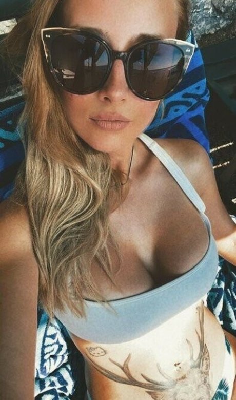 lizzzyfox star sexy pics