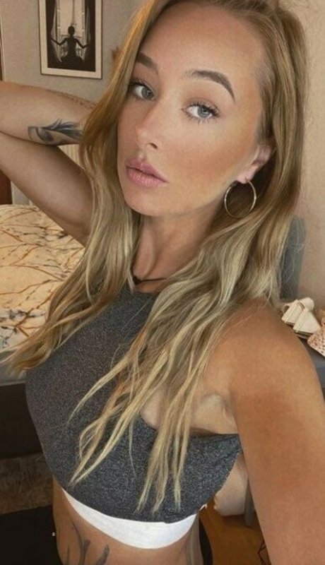 lizzzyfox beautiful actress pics