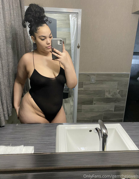 skinny brunette onlyfans beautiful pictures