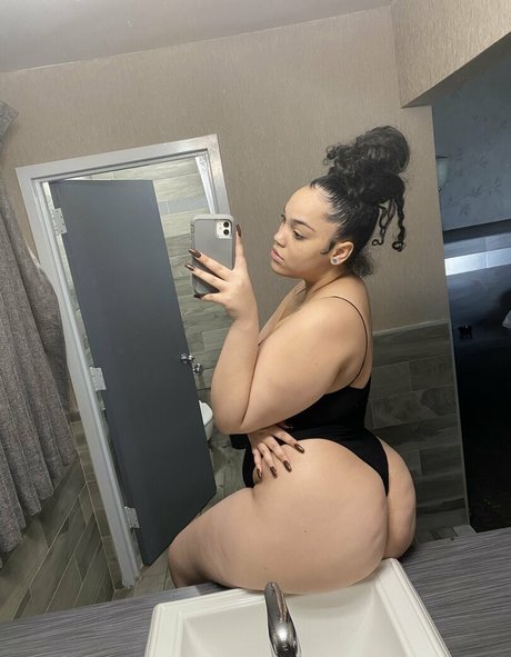 gemthejewels model adult pic