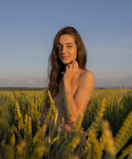 angels kiss model beautiful img