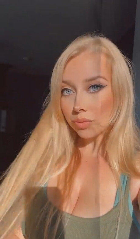Rhiannon C high quality star picture