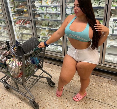 Victorya Addad art model image