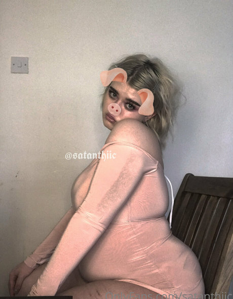 satanthiic sex model photos