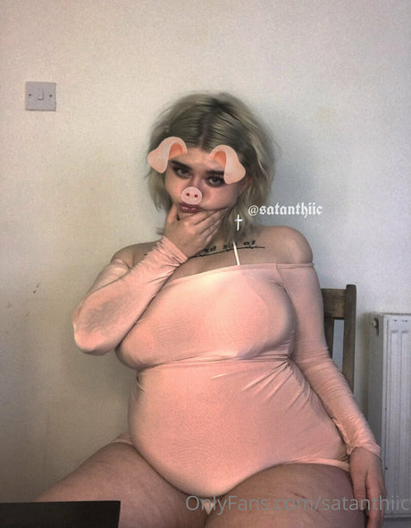 satanthiic model nice pic