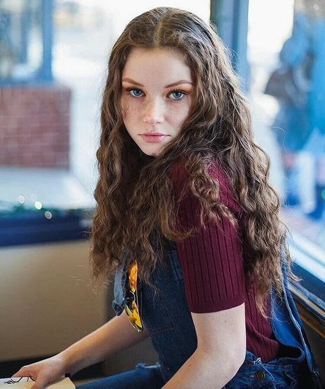 Lily Ana Alexander exclusive model img