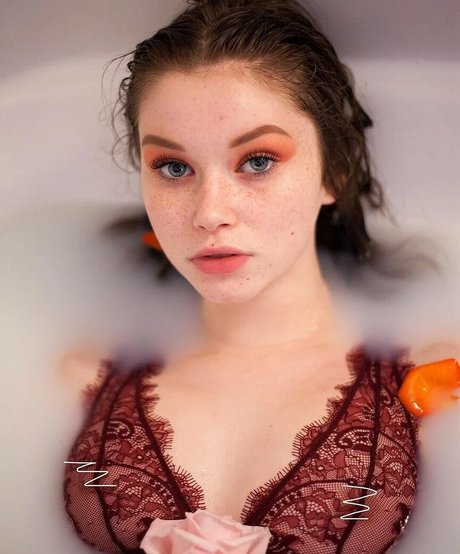 Lily Ana Alexander high quality model img
