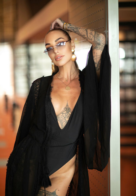 dorienrose model hot photo