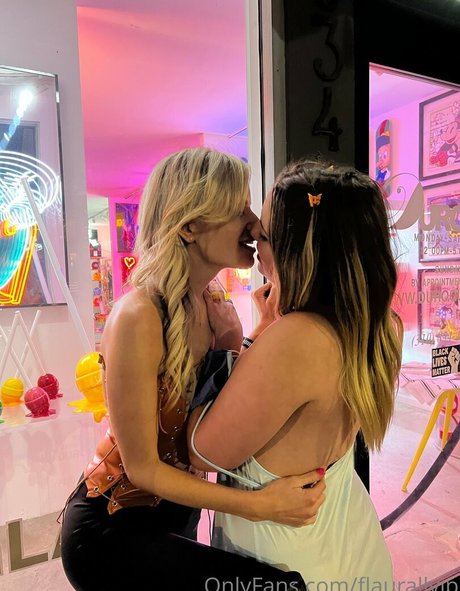 flaurallvip pornographic model pic