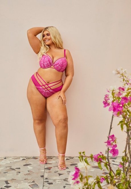 Izzy Nicholls pornstar free images