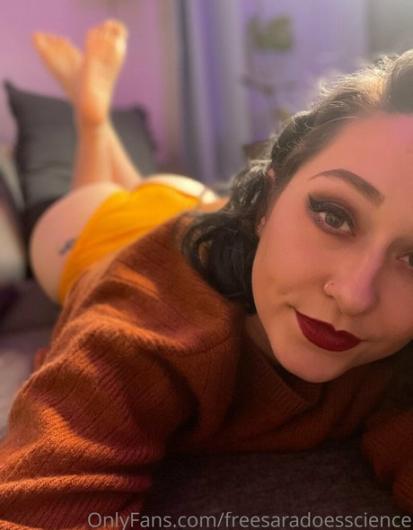 freesaradoesscience art actress img
