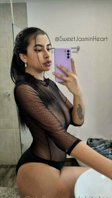 akitalea pretty pornstar photo