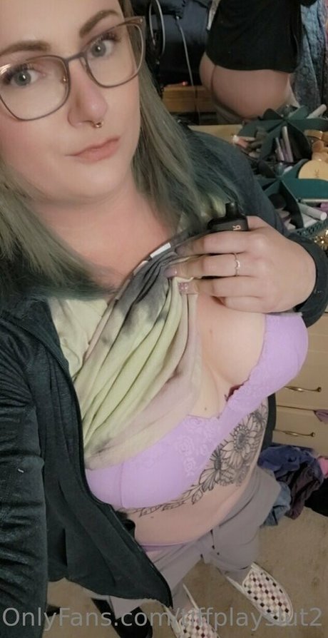 tiffplayslut2 pornstar naked images