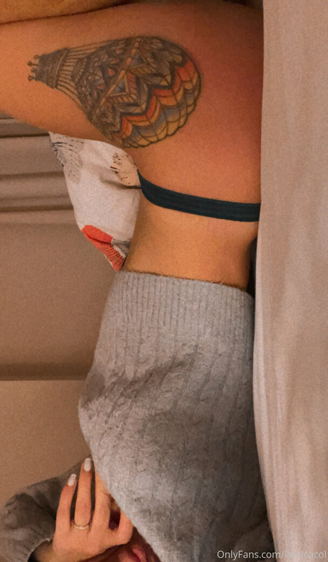 lamicacol model photo