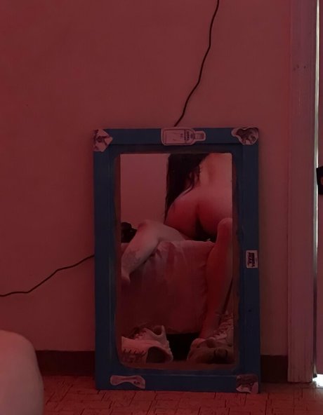 x luna x model naked img