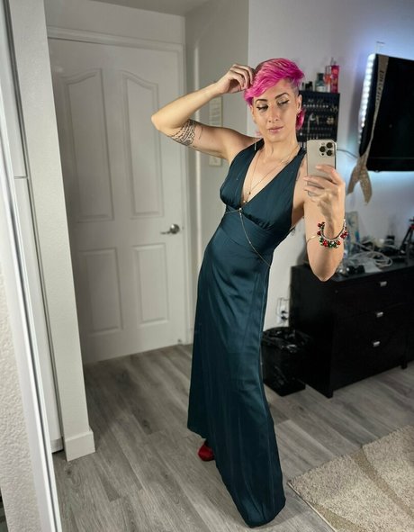 adriennedriggs star nude pics