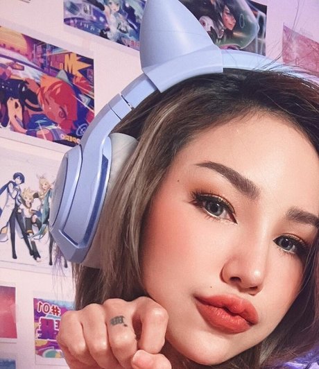 chaly xx pornstar naked picture