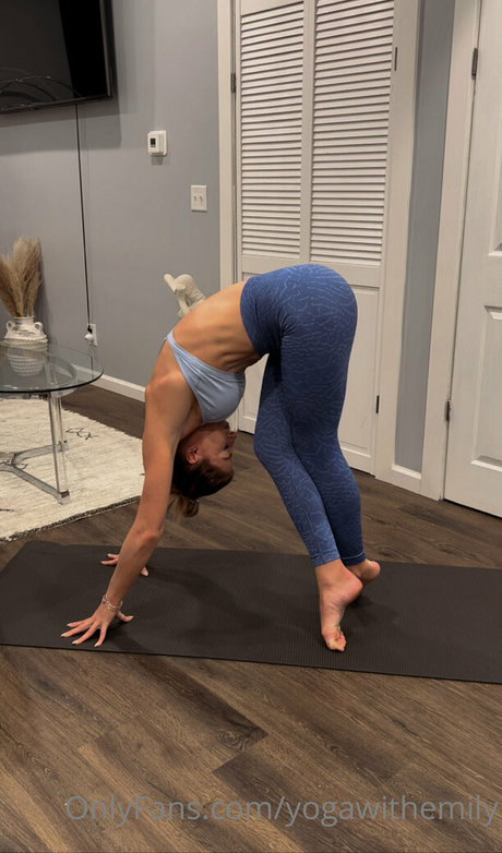 yogawithemily star exclusive pictures