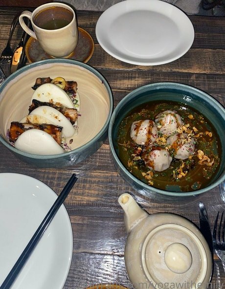 yogawithemily exclusive actress pic