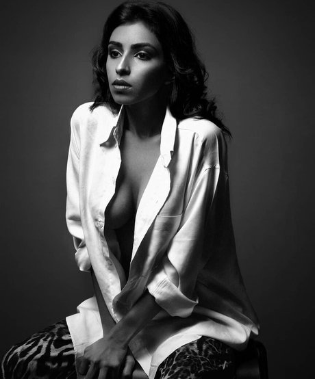 Hashini Guruge star naked galleries