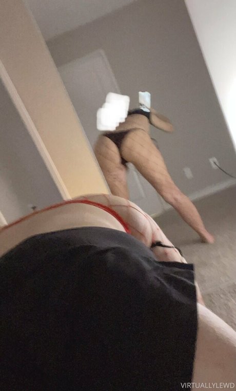 virtuallylewd star naked photos