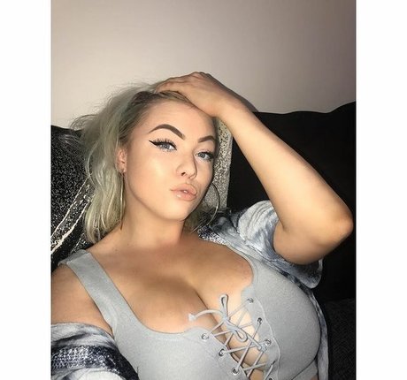 Kendall Rowan naked pornstar archive