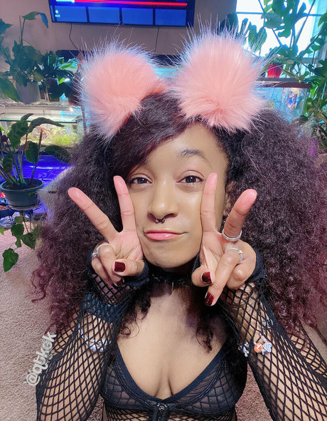 qtkek xxx pornstar photo