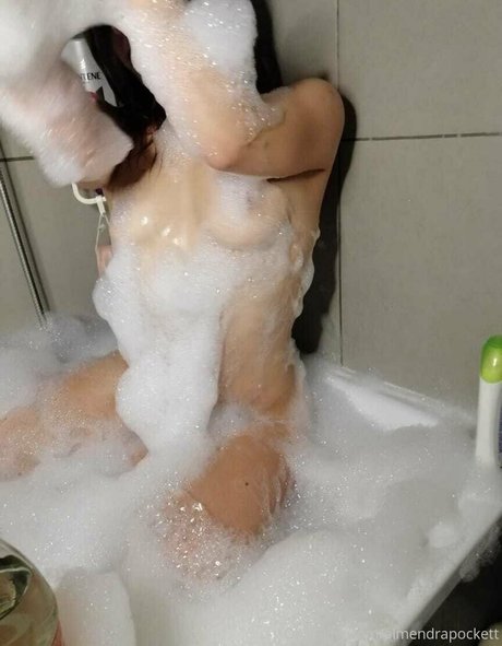 almendrapockett model adult pic