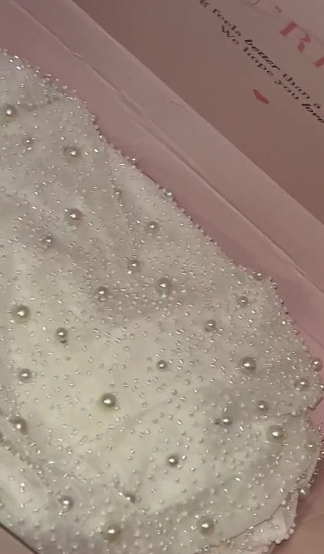 Isabella B model hot img