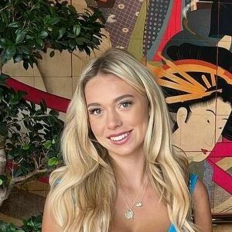 Isabella B erotic pornstar pic